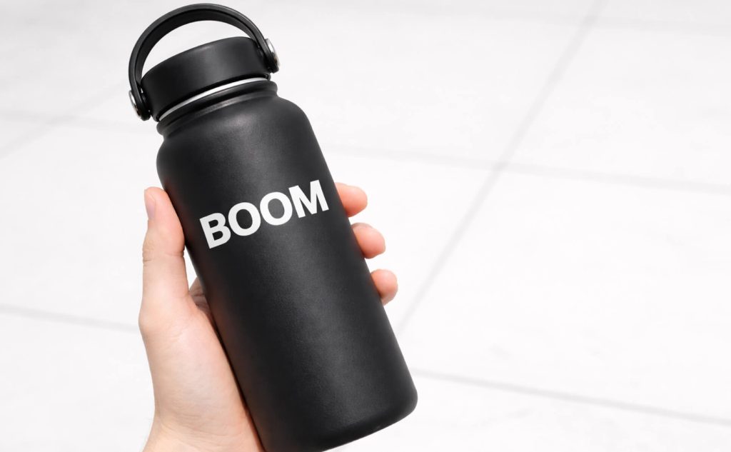 曲面へのステッカーの貼り方と失敗対策｜三次曲面でも剥がれない方法