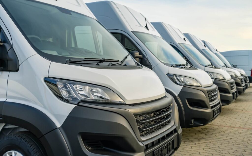 配送車ロゴステッカーで集客UP｜広告効果・貼り方・デザイン設計の完全ガイド